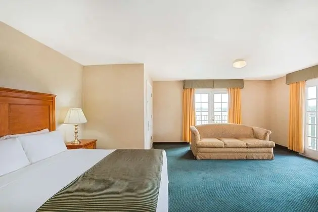 Süit, Birden Çok Yatak, Sigara İçilmez (One-Bedroom)