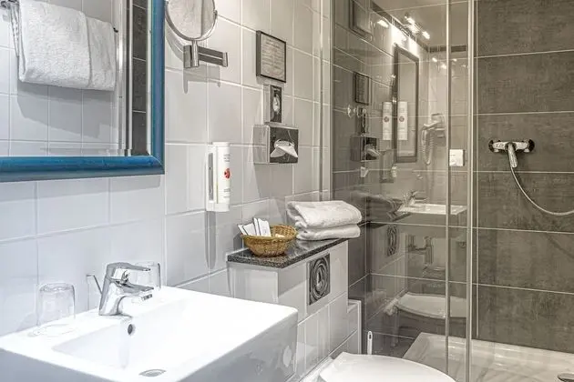 Comfort Tek Büyük veya İki Ayrı Yataklı Oda