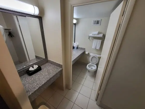 Oda, 2 Büyük (Queen) Boy Yatak, Engellilere Uygun, Sigara İçilmez (Mobility,Roll-In Shower)