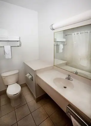Oda, 2 Büyük (Queen) Boy Yatak, Engellilere Uygun, Sigara İçilmez (Pool view)