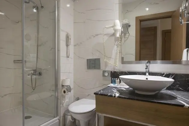 https://images.etstur.com/files/images/hotelImages/TR/51672/l/Ramada-Resort-Lara-Oda-362748.jpg