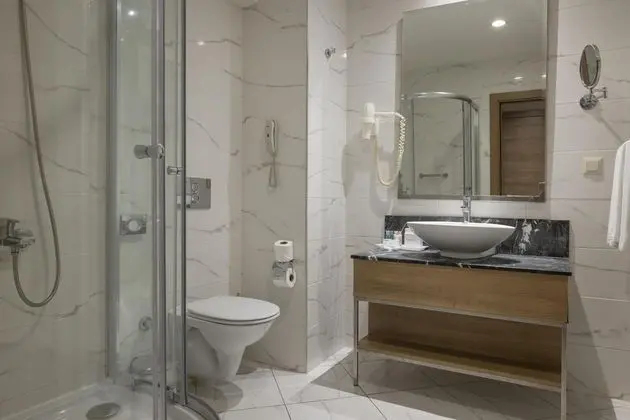 https://images.etstur.com/files/images/hotelImages/TR/51672/l/Ramada-Resort-Lara-Oda-362749.jpg