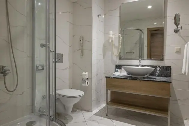 https://images.etstur.com/files/images/hotelImages/TR/51672/l/Ramada-Resort-Lara-Oda-362749.jpg