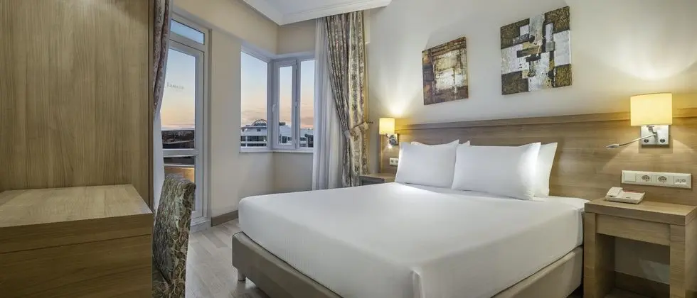 https://images.etstur.com/files/images/hotelImages/TR/51672/l/Ramada-Resort-Lara-Oda-362750.jpg