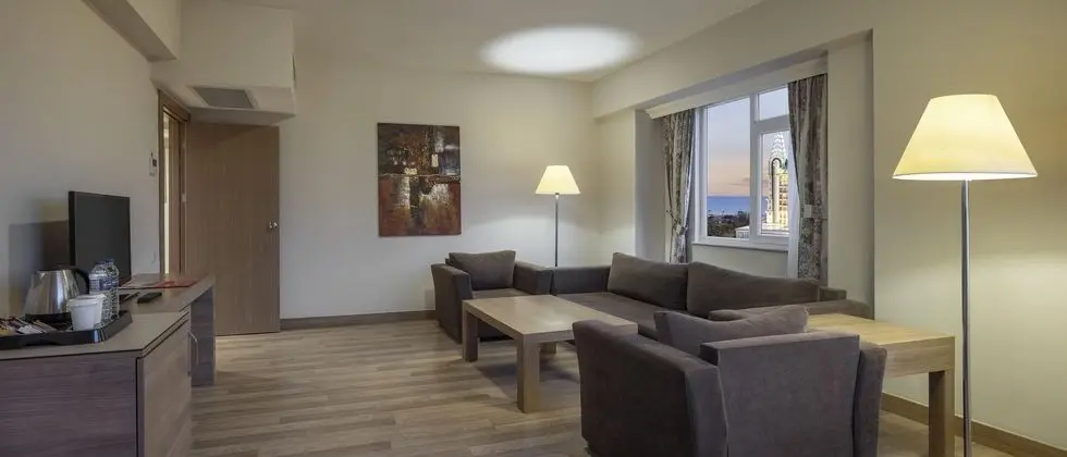 https://images.etstur.com/files/images/hotelImages/TR/51672/l/Ramada-Resort-Lara-Oda-362752.jpg