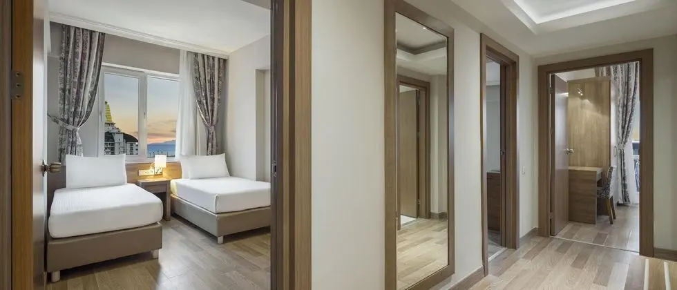 https://images.etstur.com/files/images/hotelImages/TR/51672/l/Ramada-Resort-Lara-Oda-362753.jpg