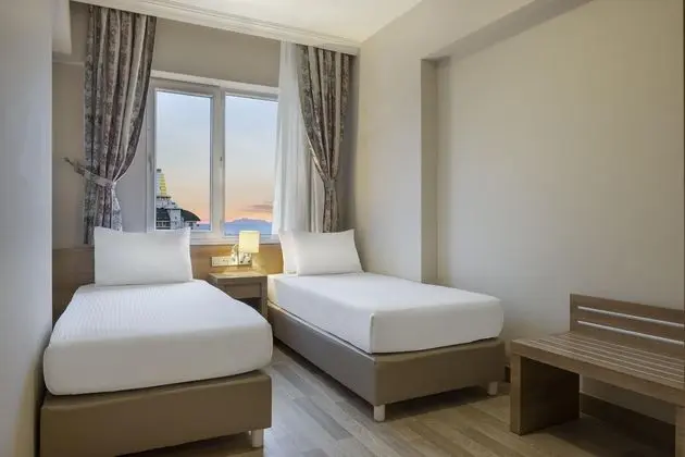 https://images.etstur.com/files/images/hotelImages/TR/51672/l/Ramada-Resort-Lara-Oda-362754.jpg