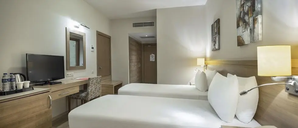 https://images.etstur.com/files/images/hotelImages/TR/51672/l/Ramada-Resort-Lara-Oda-362755.jpg