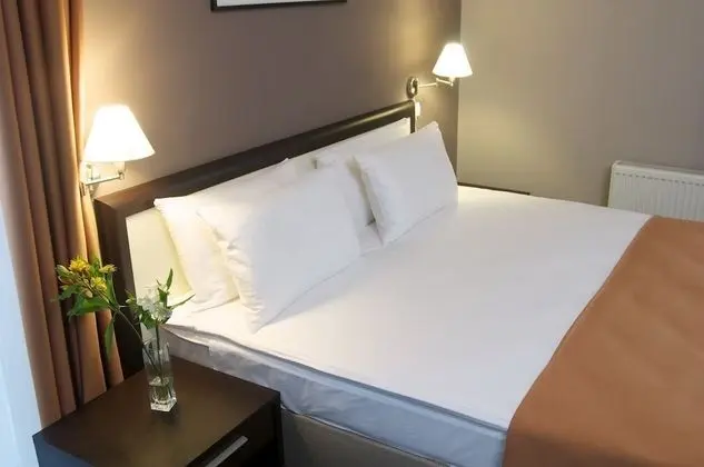 Standard Oda, 1 Büyük (Queen) Boy Yatak