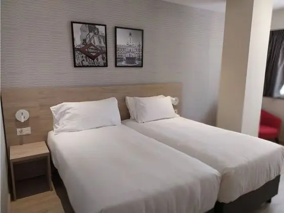 Oda, 2 Tek Kişilik Yatak, Sigara İçilmez