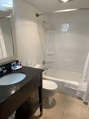 Tek Büyük Yataklı Oda, 2 Çift Kişilik Yatak