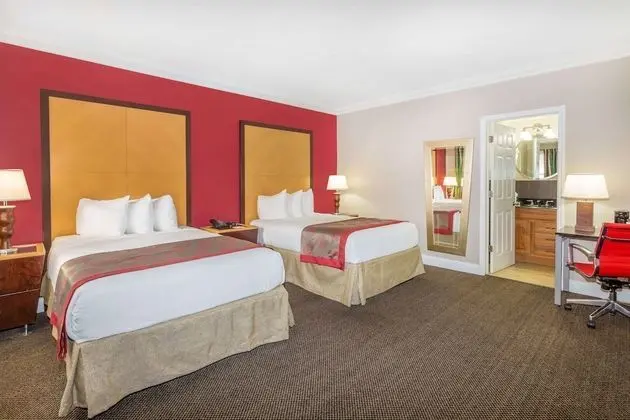Deluxe Oda, Birden Çok Yatak, Sigara İçilmez