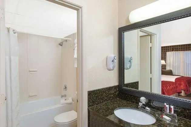 Oda, 2 Çift Kişilik Yatak, Sigara İçilmez, Havuz Manzaralı (2nd Floor)