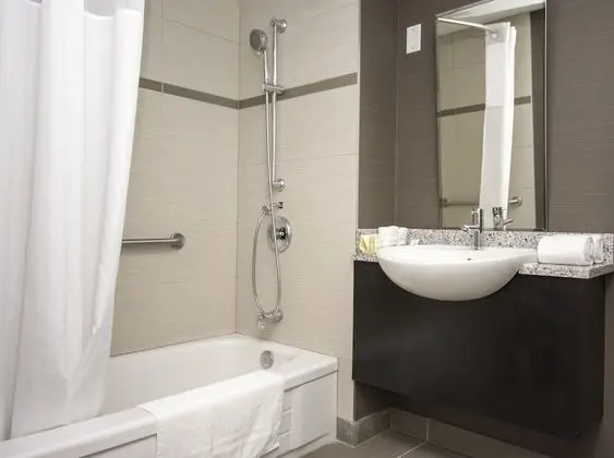 Oda, 1 Büyük (Queen) Boy Yatak, Engellilere Uygun, Sigara İçilmez (Mobility, Water Front)