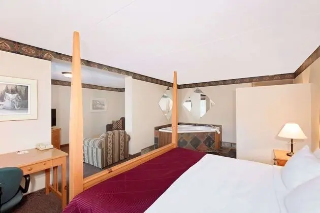 Süit, 1 Büyük (Queen) Boy Yatak, Sigara İçilmez, Sıcak Su Küveti (Upper Level)