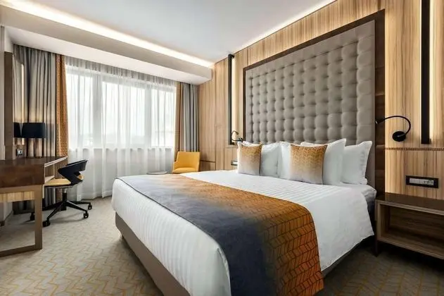 Oda, 1 Büyük (Queen) Boy Yatak, Engellilere Uygun, Sigara İçilmez