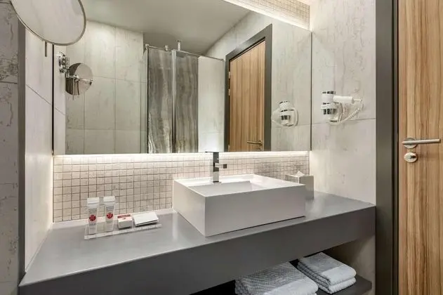 Oda, 1 Büyük (Queen) Boy Yatak, Engellilere Uygun, Sigara İçilmez