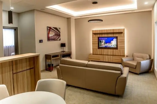 Süit, 1 En Büyük (King) Boy Yatak, Sigara İçilmez