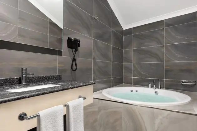 Suite, Dağ Manzaralı, Jakuzili