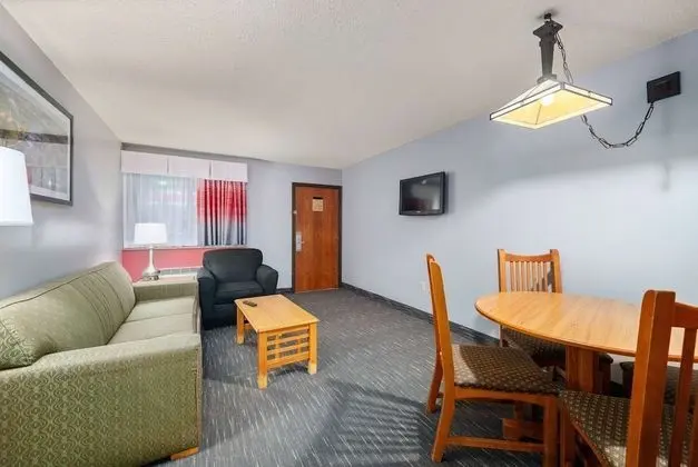 Süit, 2 Büyük (Queen) Boy Yatak, Engellilere Uygun, Sigara İçilmez (One-Bedroom, Mobility)