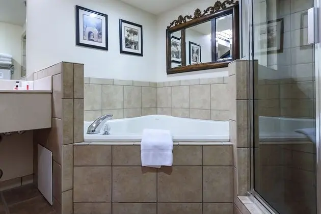 Süit, 2 Yatak Odası, Sigara İçilmez (1 King Bed and 2 Queen Beds)