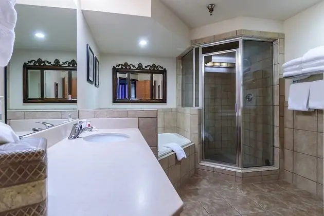 Süit, 2 Yatak Odası, Sigara İçilmez (1 King Bed and 2 Queen Beds)
