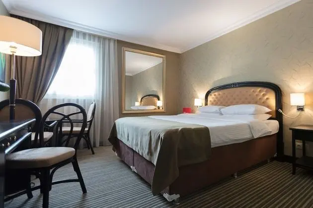 Business Oda, 1 En Büyük (King) Boy Yatak, Sigara İçilmez (Newly Refurnished)