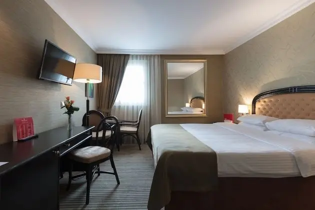 Business Oda, 1 En Büyük (King) Boy Yatak, Sigara İçilmez (Newly Refurnished)