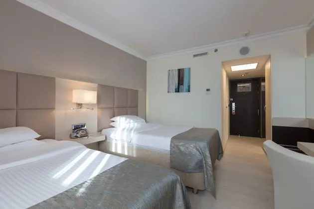 Business Oda, 2 Tek Kişilik Yatak, Sigara İçilmez (Newly Refurnished)