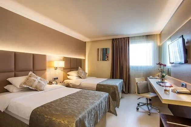 Business Oda, 2 Tek Kişilik Yatak, Sigara İçilmez (Newly Refurnished)