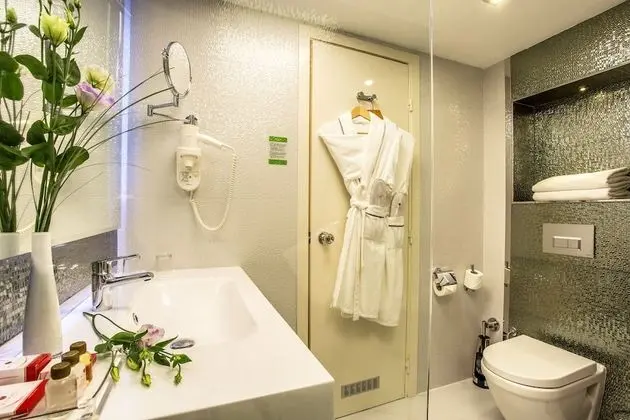 Business Oda, 2 Tek Kişilik Yatak, Sigara İçilmez (Newly Refurnished)