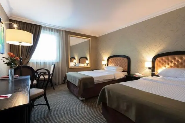 Business Oda, 2 Tek Kişilik Yatak, Sigara İçilmez (Newly Refurnished)