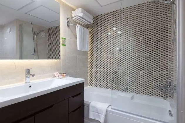 Business Oda, 2 Tek Kişilik Yatak, Sigara İçilmez (Newly Refurnished)