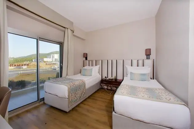 Twin, Şehir Manzaralı