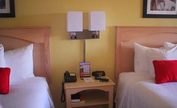 Oda, 2 Büyük (Queen) Boy Yatak, Engellilere Uygun, Sigara İçilmez (Roll-In Shower)