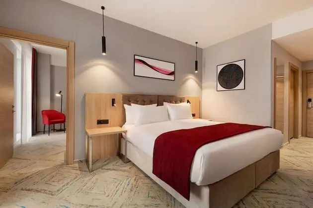 Junior Süit, 1 En Büyük (King) Boy Yatak, Sigara İçilmez