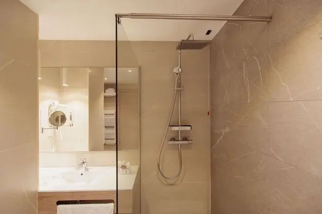 Junior Süit, 1 En Büyük (King) Boy Yatak, Sigara İçilmez