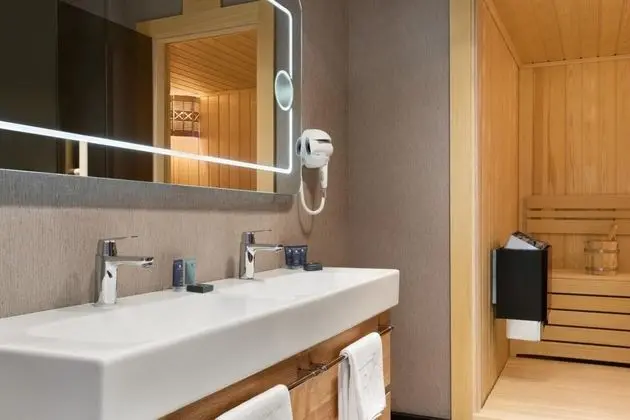 Corner Suite, Kara veya Havuz Manzaralı