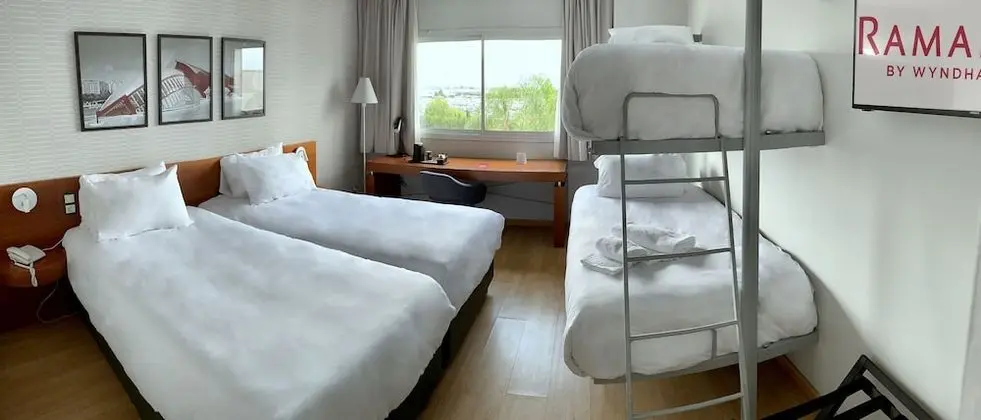 Family Oda, Havuz Manzaralı