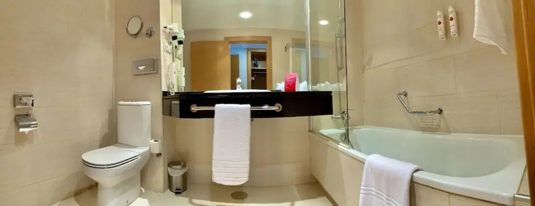 Tek Büyük Yataklı Oda, 2 Tek Kişilik Yatak
