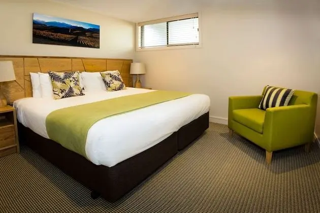 Süit, Sigara İçilmez (1 King & 2 Single Beds)