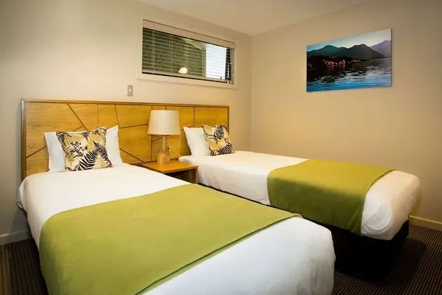 Süit, Sigara İçilmez (1 King & 2 Single Beds)