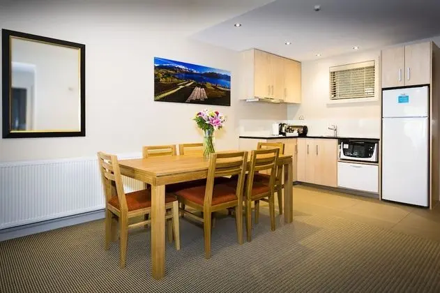 Süit, Sigara İçilmez (1 King & 2 Single Beds)