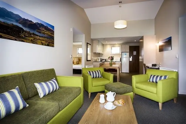 Süit, Sigara İçilmez (1 King & 2 Single Beds)