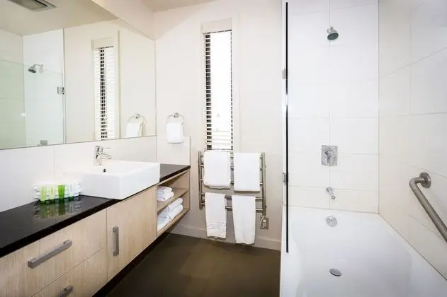 Süit, Sigara İçilmez (1 King & 2 Single Beds)