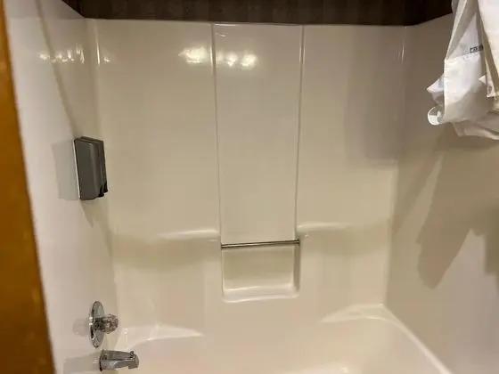 Oda, 2 Büyük (Queen) Boy Yatak, Engellilere Uygun, Sigara İçilmez (Tub with Grab Bars)