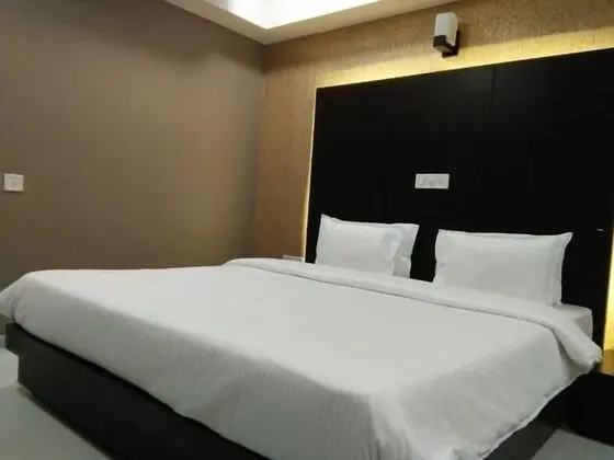 Deluxe Tek Büyük Yataklı Oda, 1 Yatak Odası, Özel Banyo, Bahçe Manzaralı