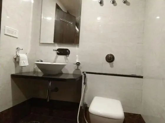 Deluxe Tek Büyük Yataklı Oda, 1 Yatak Odası, Özel Banyo, Bahçe Manzaralı