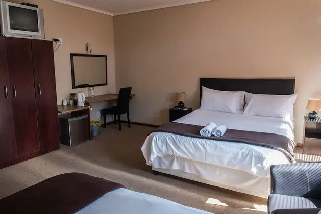 Queen & single bed