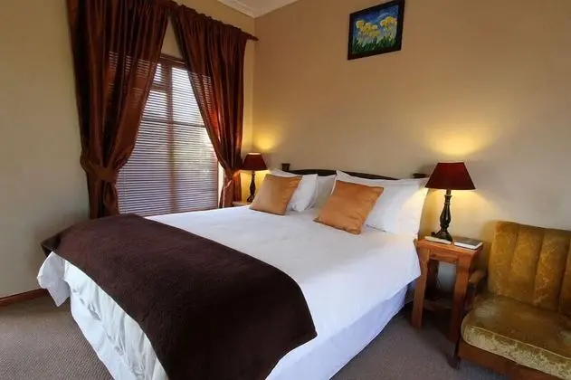 Queen & single bed